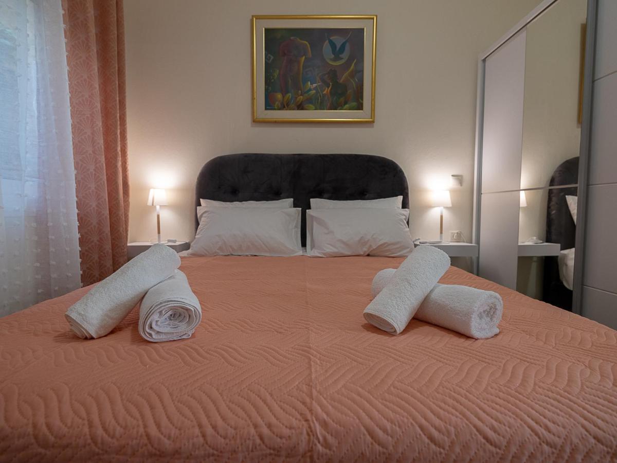 Luxury Apts Heraklion Center Esterno foto